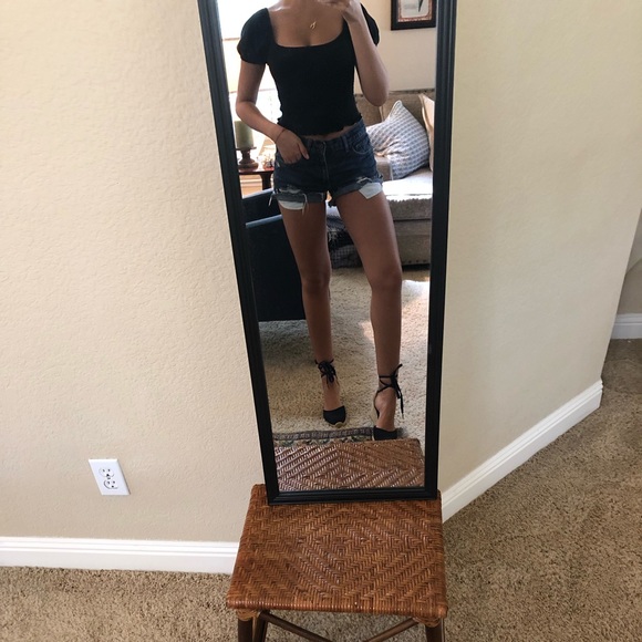 Levi’s mid-waisted shorts - Picture 4 of 6